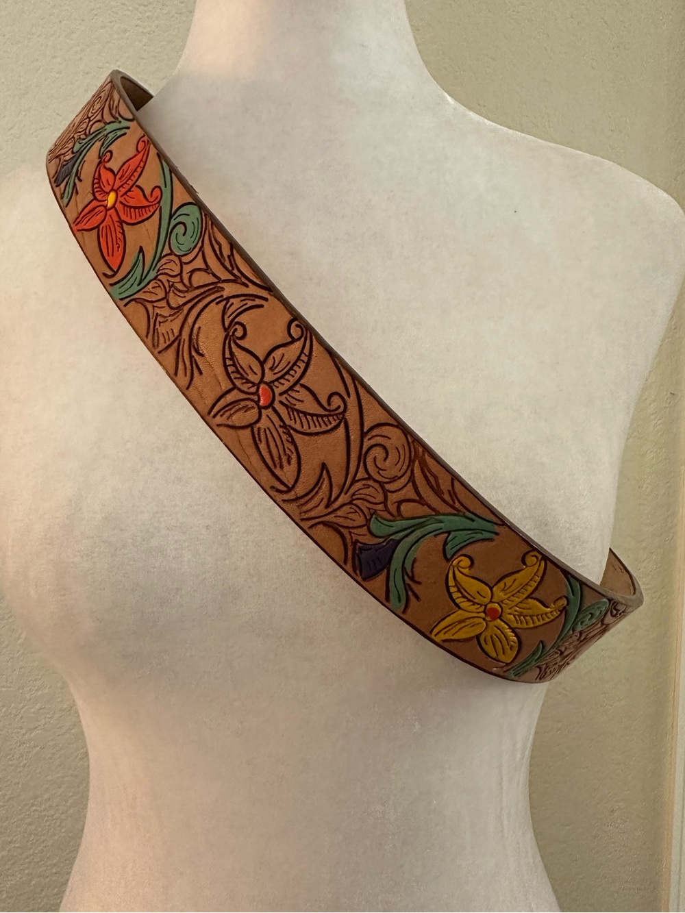 NWOT Tooled Leather Floral Belt - Picture 4 of 4